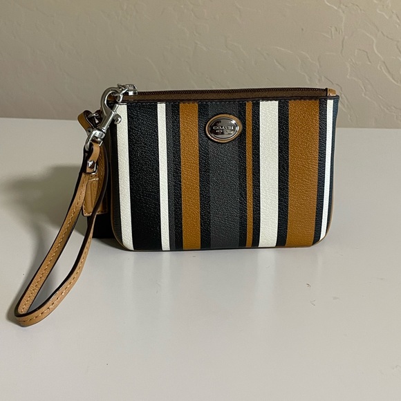 COACH WALLET & WRISTLET - Picture 7 of 8